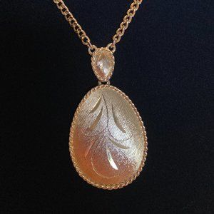 Vintage Gold Tone Etched Pendant Necklace